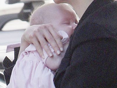 ニコール・キッドマン、抱っこした生後2か月の愛娘の顔が激写される！