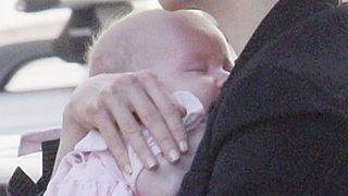 ニコール・キッドマン、抱っこした生後2か月の愛娘の顔が激写される!