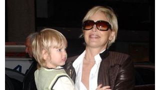 シャロン・ストーンの異常な母親ぶりが裁判で露呈!息子の足が臭くてボトックス注射?