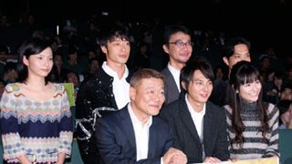 塚本高史、キラキラスパンコールで目立つ男に悔しがる!