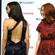 木村佳乃、セクシーな背中ギリギリ露出ドレスに熱視線!