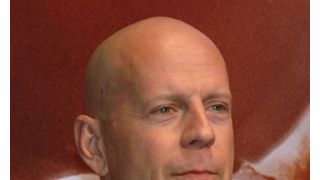 ブルース・ウィリス、顔中ヒゲもじゃでショッピング