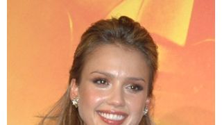 ジェシカ・アルバ、映画のセットに母娘で出勤予定?