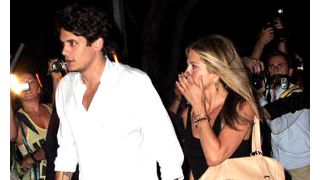 ジェニファー・アニストン、元彼ジョン・メイヤーの誕生日を一緒に祝う