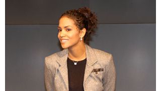 「この世で最もセクシーな女性」で1位のハル・ベリー、ベッドでの主導権は「私」