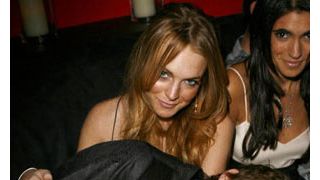 やっぱり不仲？リンジー・ローハン、電車内で恋人サマンサに大声でどなるほどの大ゲンカ