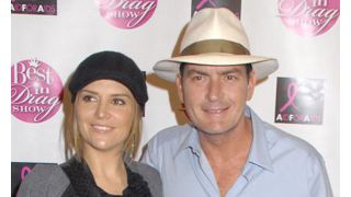 チャーリー・シーン夫妻、お腹の赤ちゃんは双子の男の子