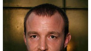 マドンナのファンが襲撃？ガイ・リッチー、パブでの騒ぎに警察も