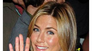 ジェニファー・アニストン、ヨリを戻したのは妊娠したからの報道を否定