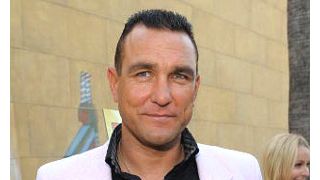 ヴィニー・ジョーンズ、バーでけんかして逮捕される