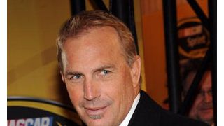 ケヴィン・コスナー、運転中にめまいを起こし救急車で病院へ