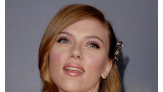 スカーレット・ヨハンソン、 ドルチェ&ガッバーナの新作コスメのモデルに