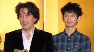 役所広司、初監督作品ついに完成!瑛太、女性へのタッチ方法伝授される?