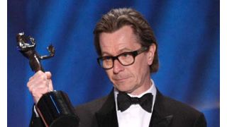 ヒース・レジャーのSAG賞、共演者ゲイリー・オールドマンが代理で受け取り