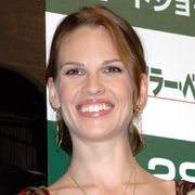 ヒラリー・スワンク、兄を救うために弁護士になるシングルマザー役でオスカーを狙う!
