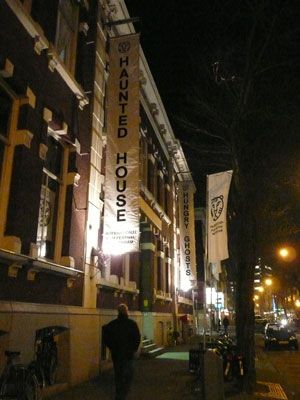 ロッテルダム国際映画祭にお化け屋敷が登場！不意打ちの客にお化けがびっくり！