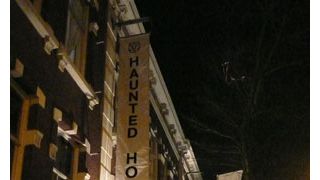 ロッテルダム国際映画祭にお化け屋敷が登場!不意打ちの客にお化けがびっくり!