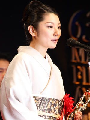小池栄子、しっとり艶やか着物姿で女優主演賞受賞の喜び！栄誉ある毎日映画賞
