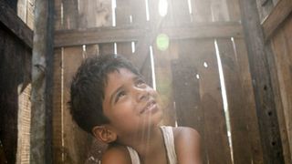 貧乏な人々を観賞する？『スラムドッグ＄ミリオネア』人気でスラム街ツアーが繁盛