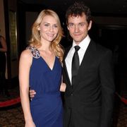 『ロミオ&ジュリエット』のクレア・デインズ、ヒュー・ダンシーと婚約