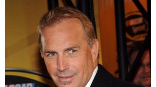 ケヴィン・コスナーに男児誕生！名前はカウボーイ風に“ヘイズ”