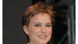 ナタリー・ポートマン、ジュード・ロウの電話番号入り携帯電話、ネットオークションで落札