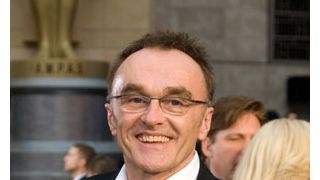 監督賞は『スラムドッグ＄ミリオネア』のダニー・ボイルが受賞！壇上でくまのプーさん？