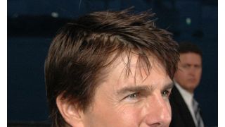 トム・クルーズ、元カノのペネロペ・クルスに声をかけられてなぜかオロオロ