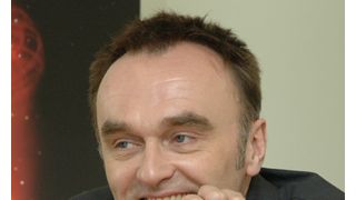 ダニー・ボイル監督、故郷の支援者にオスカーを披露