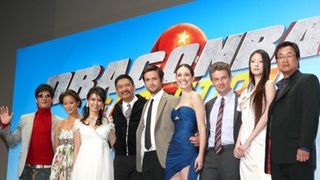 実写版「ドラゴンボール」ブルマ役のセクシーなナマ足と胸元露出に日本のファン一撃!