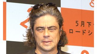 ベニチオ・デル・トロ、ベネズエラのチャべス大統領と面会