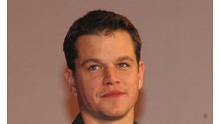 マット・デイモン、ジンバブエの難民センターを訪問