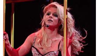 ブリトニー・スピアーズ、衣装がやぶれて下半身が丸見え？