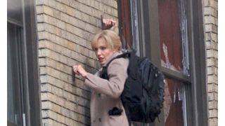 アンジェリーナ・ジョリーがスパイダーマンに?壁にへばりついて男気見せる