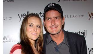 チャーリー・シーン夫妻に双子の男の子誕生！