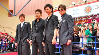 品川ヒロシ監督に絶賛の嵐！「おれ、マジ泣きそうっす」沖縄に早朝から2000人！