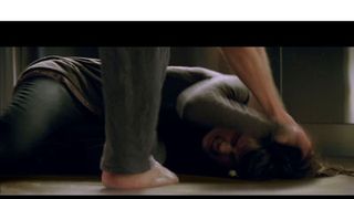 衝撃!キーラ・ナイトレイがボコボコに…家庭内暴力反対のCM映像が公開