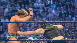 ミッキー・ローク、即興ファイトで一流レスラーをノックダウン