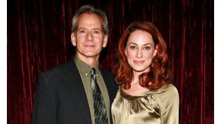 『ラブソングができるまで』のキャンベル・スコット、婚約