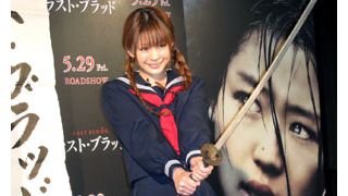 ミニスカセーラー服姿で22歳の誓い!貧乏アイドル上原美優、妄想の彼は妻夫木聡?
