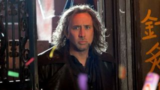 二日連続!またまた自動車事故!ニコラス・ケイジの新作映画で一般車が撮影スタッフに突っ込む