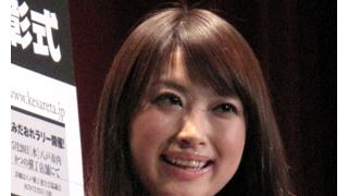 “美人過ぎる市議”藤川ゆり市議、ダウンタウン松本を祝福