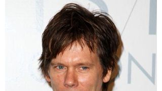 ケヴィン・ベーコン、マンハッタンの地下鉄で携帯をすられ、犯人を追跡
