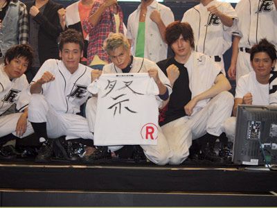 Rookies 涙で声を詰まらせるメンバーが続出 1万2千人のファンも涙で絶叫 シネマトゥデイ