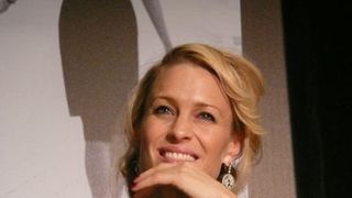 ショーン・ペンとの離婚回避のロビン・ライト・ペン輝く笑顔で会見