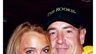 リンジー・ローハンの父親、婚約者を殺すと脅して逮捕