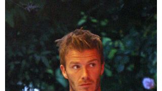 デヴィッド・ベッカム、iPhone使用中を激写!実はモトローラのCMに出演