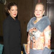 「夫が死んだのは娘のせい!」トーリ・スペリングの母親がトーリを非難