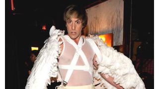 やっぱりヤラセと判明!MTVムービー・アワードでのエミネム激怒、サシャのお尻直撃事件!