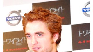 ロバート・パティンソン、マンハッタンで走ってきたタクシーと接触事故